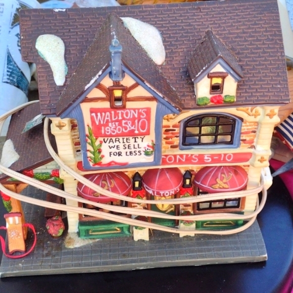 Lighted Country Store 🏬 - Picture 1 of 3